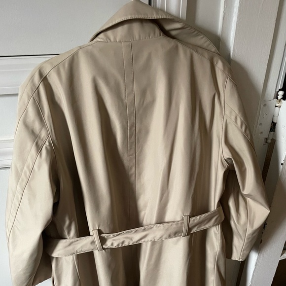 Nude Liz Claiborne belted rain jacket with fur lining. - Picture 3 of 3